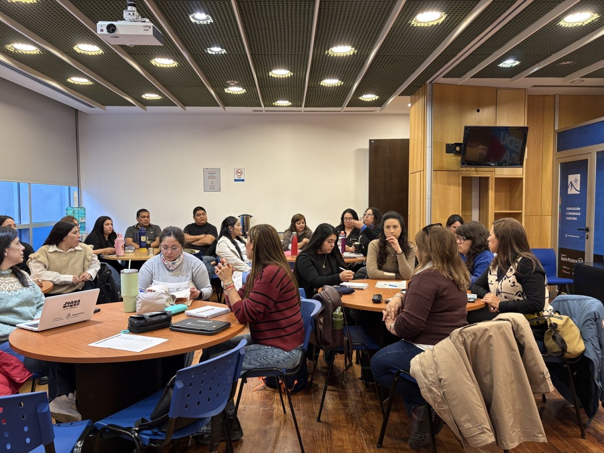 Docentes de Santa Cruz fortalecen estrategias para la enseñanza de la comprensión lectora