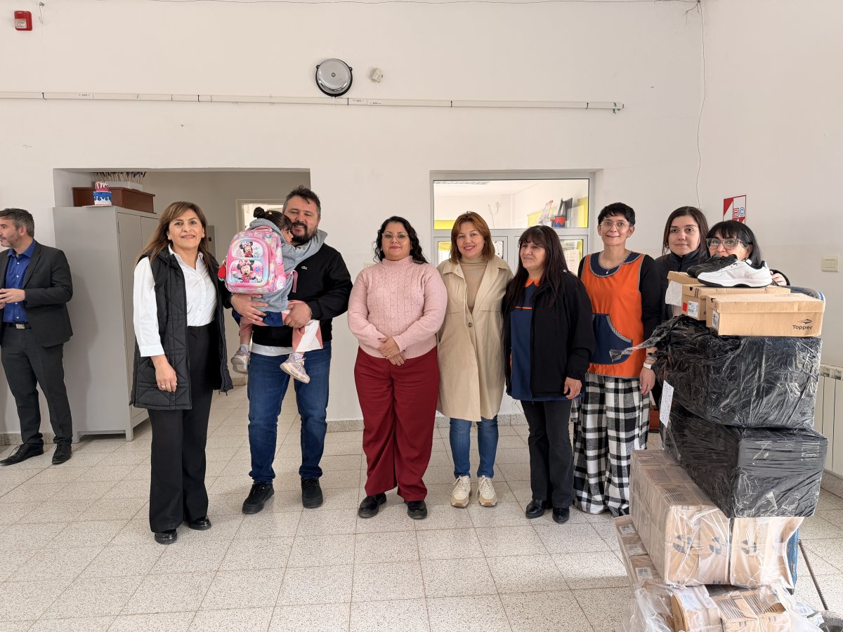 Más de 4.100 estudiantes de Caleta Olivia recibirán zapatillas a través de EduActiva