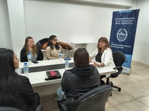 Visita guiada e institucional de estudiantes al Consejo de Educación