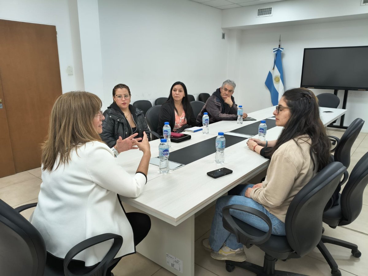 Visita guiada e institucional de estudiantes al Consejo de Educación