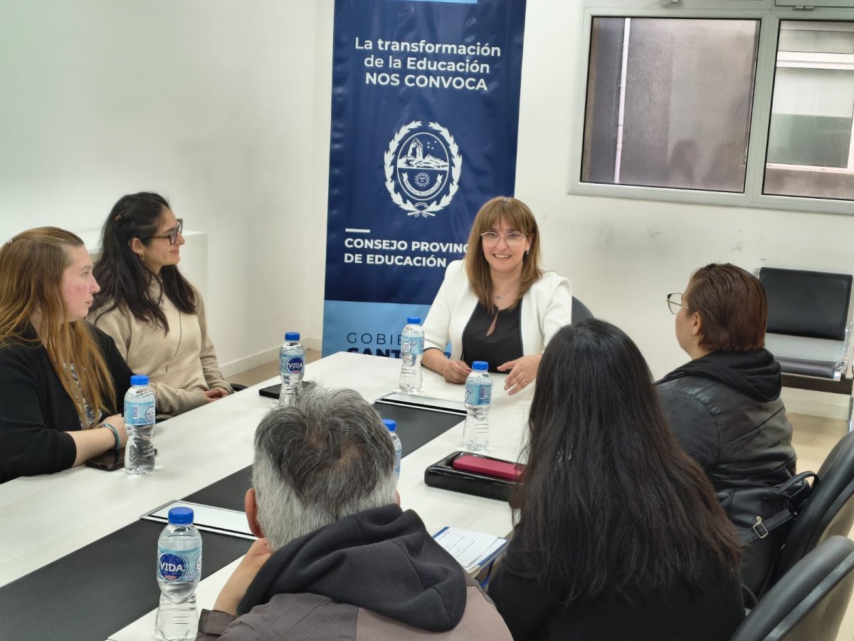 Visita guiada e institucional de estudiantes al Consejo de Educación
