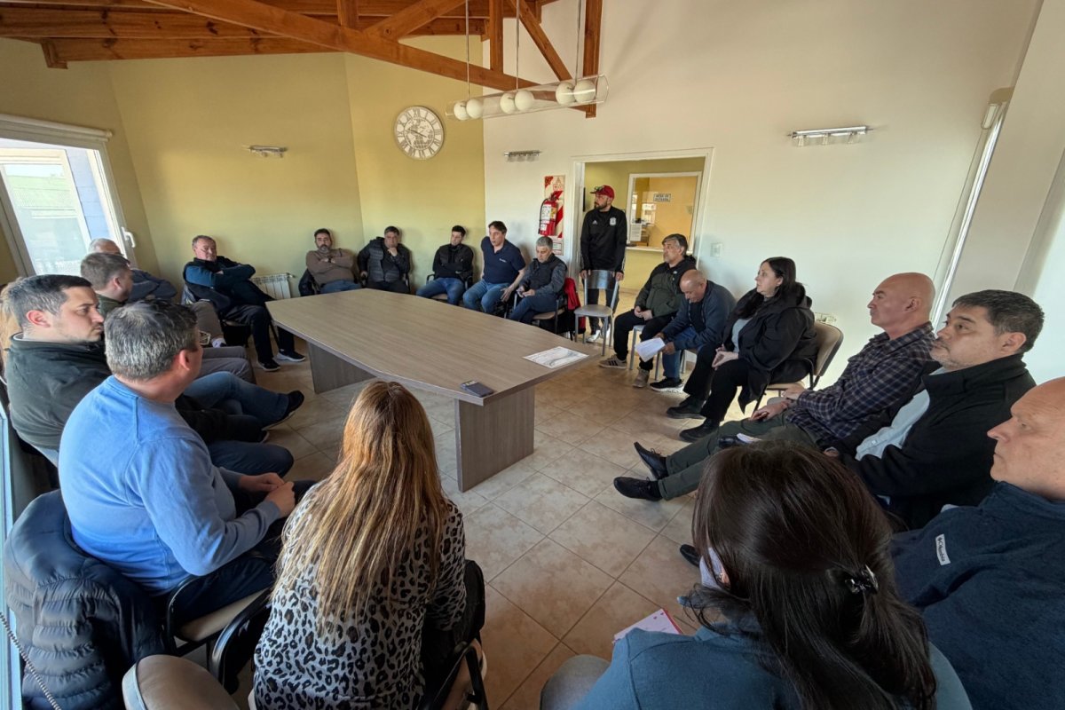 El Gobierno Provincial encabezó en Puerto Deseado una reunión para impulsar el trabajo con la merluza fresca