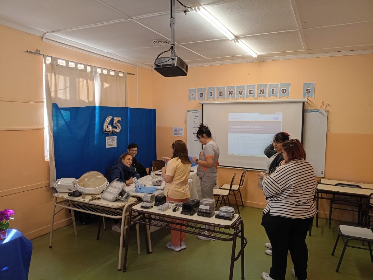 Luminarias, deudas y subsidios fueron las inquietudes de los vecinos de Perito Moreno en Viva Barrio