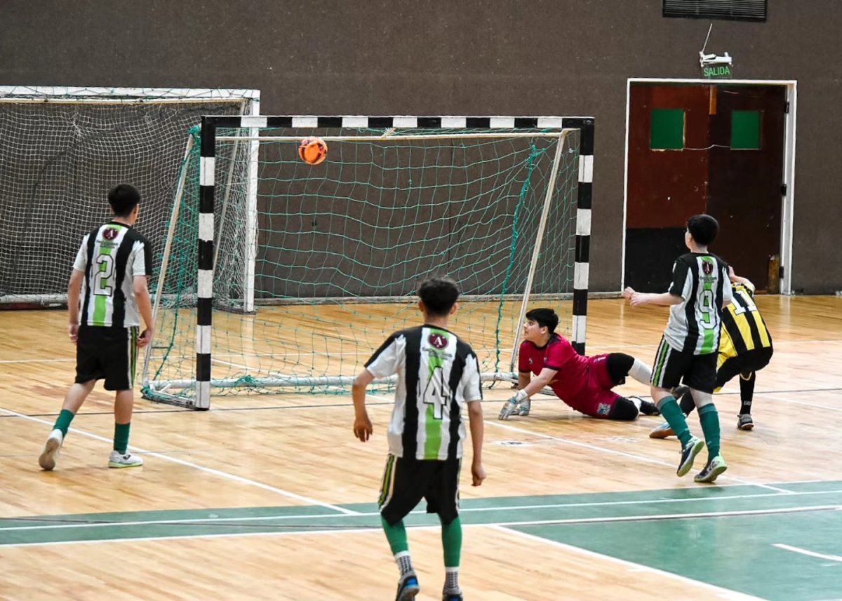El futsal acelera el ritmo y va por la definición en la Zona Sur