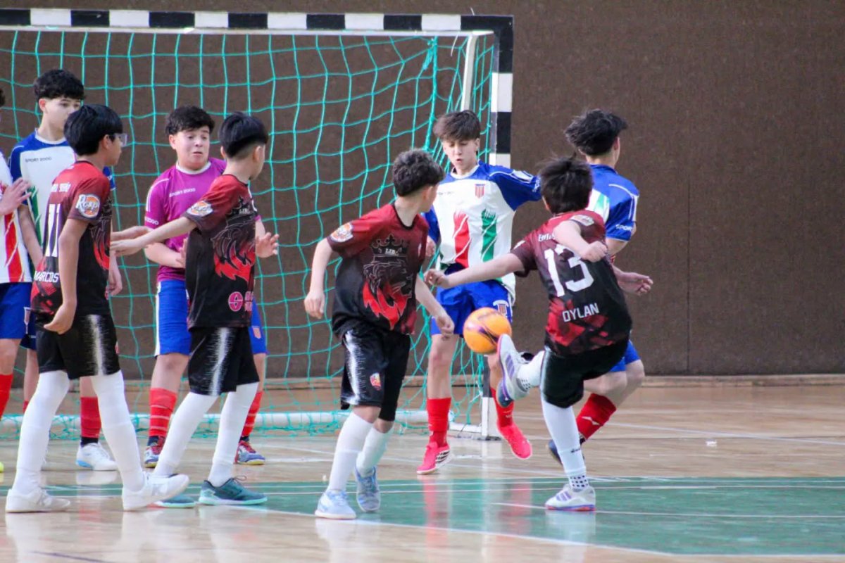 El futsal acelera el ritmo y va por la definición en la Zona Sur