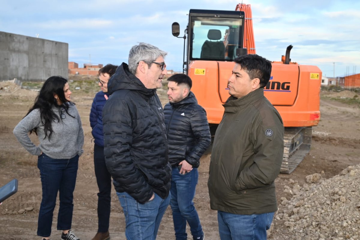 Vidal recorrió obras estratégicas en Puerto San Julián: educación, servicios y producción
