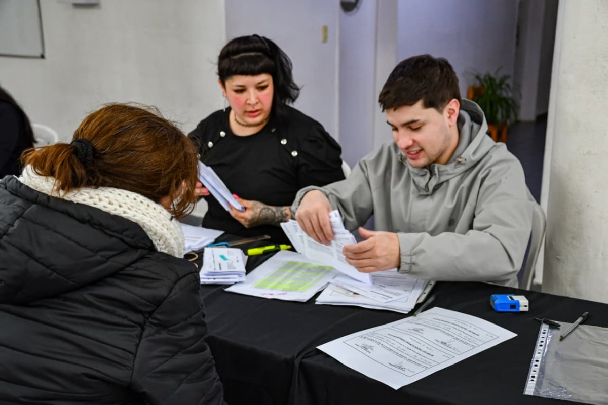 Tarjeta Social: Se realizó la entrega de los nuevos plásticos en Río Gallegos