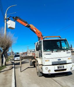 Servicios Públicos instala luminarias LED en Puerto Deseado