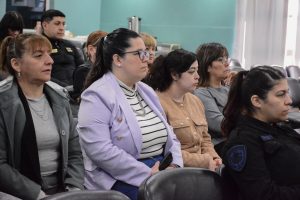 Fuerzas de seguridad fortalecen su formación en ceremonial, protocolo y fotografía institucional