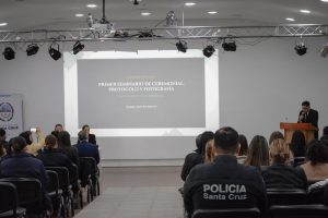 Fuerzas de seguridad fortalecen su formación en ceremonial, protocolo y fotografía institucional