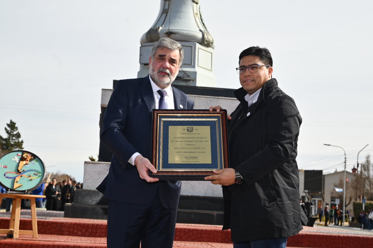 Claudio Vidal en San Julián: destacó el crecimiento de la localidad y el trabajo conjunto con el Municipio
