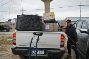 Entrega de insumos deportivos para la comunidad escolar de San Julián