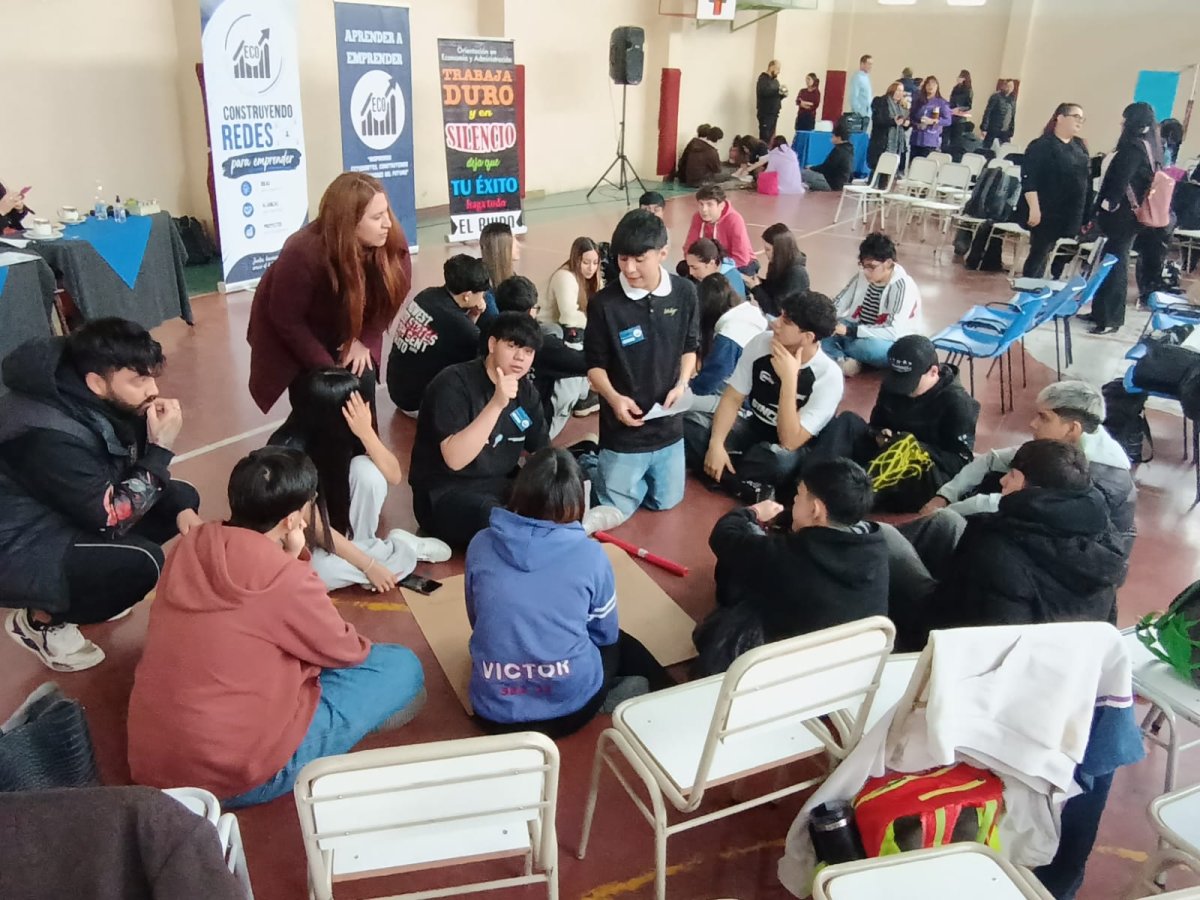 Realizaron la cobertura en vivo del Foro Intercolegial "De la idea a la acción, creá tu plan de negocio"
