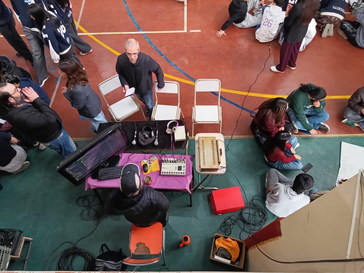 Realizaron la cobertura en vivo del Foro Intercolegial "De la idea a la acción, creá tu plan de negocio"