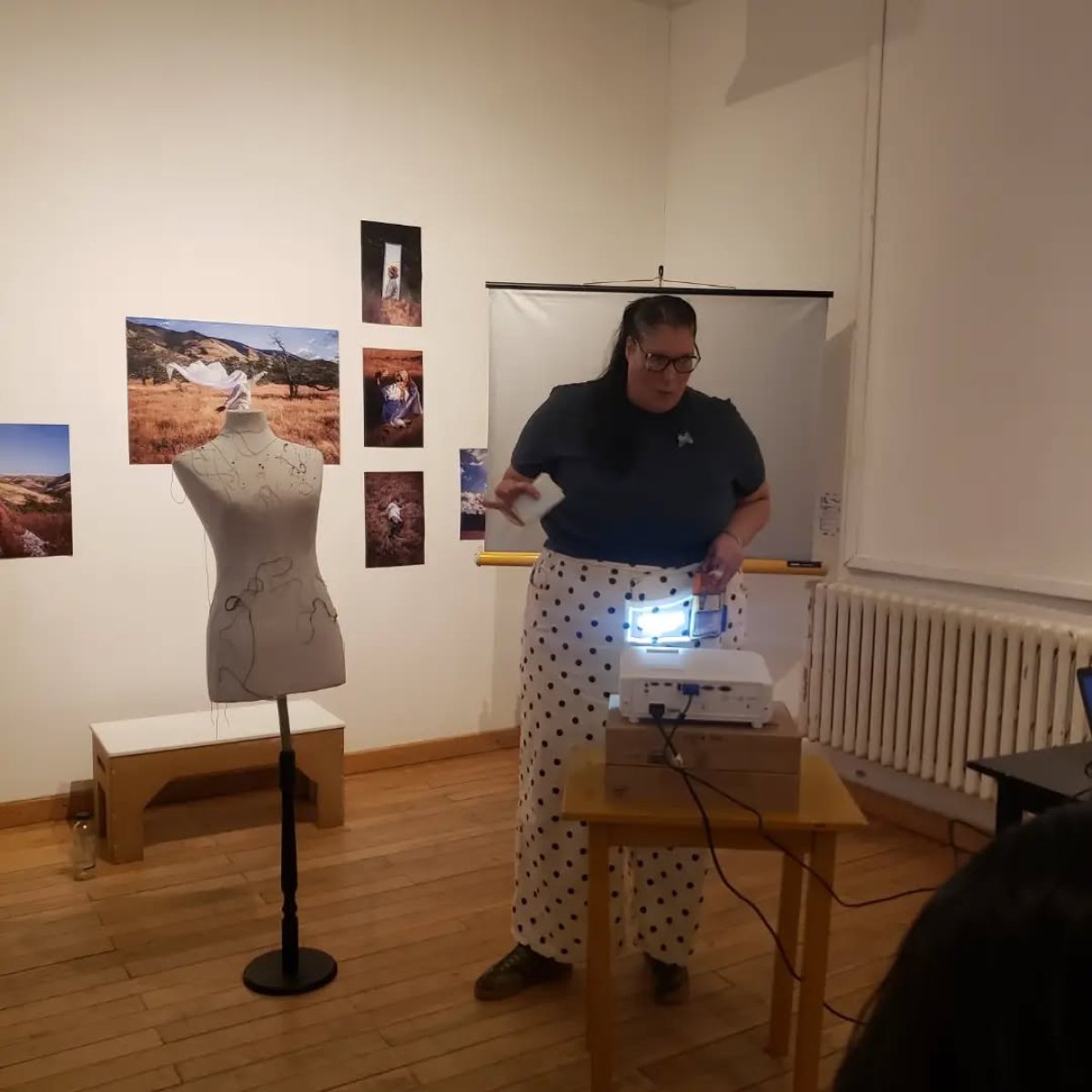 Arqueología del mañana: el biomaterial y el upcycling rediseñan el futuro textil en Santa Cruz