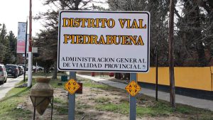 Vialidad Provincial equipó a trabajadores de cuatro distritos y asistió a una familia en la ruta