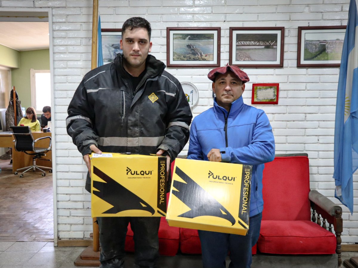 Vialidad Provincial equipó a trabajadores de cuatro distritos y asistió a una familia en la ruta