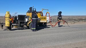 Vialidad: Trabajo de sellado de fisura sobre la Ruta Provincial N° 43