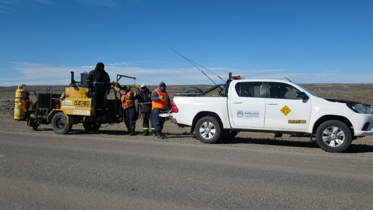 Vialidad: Trabajo de sellado de fisura sobre la Ruta Provincial N° 43