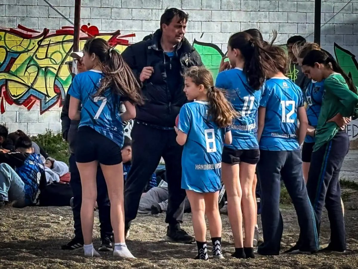 El Beach Handball ya está en marcha y la arena reúne a Santa Cruz