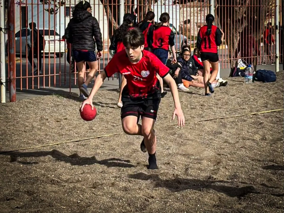 El Beach Handball ya está en marcha y la arena reúne a Santa Cruz