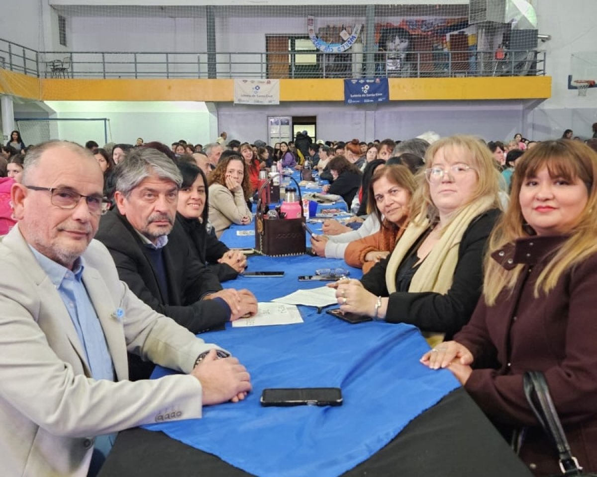Las Heras vivió una noche especial: premios, emoción y el primer “Sale o Sale” con una vivienda modular