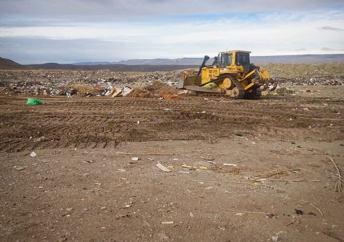 Se llevan adelante acciones de mejoramiento en el Vaciadero Municipal de Perito Moreno