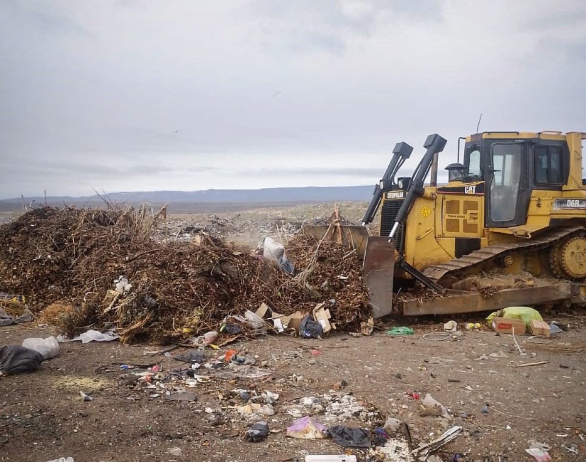 Se llevan adelante acciones de mejoramiento en el Vaciadero Municipal de Perito Moreno