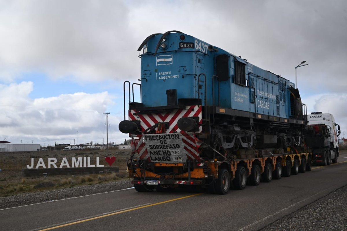 Ricci: “La llegada de esta locomotora es un hito en el proyecto de recuperación ferroviaria de Santa Cruz”