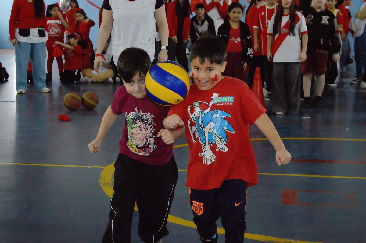 La Escuela Primaria N° 61 celebró el Día del Estudiante con una jornada de «Interbandos»