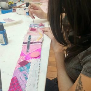 El CPE llevó adelante el Taller de Libro de Artista Textil en el MAEM