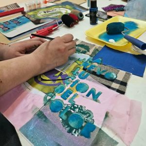 El CPE llevó adelante el Taller de Libro de Artista Textil en el MAEM