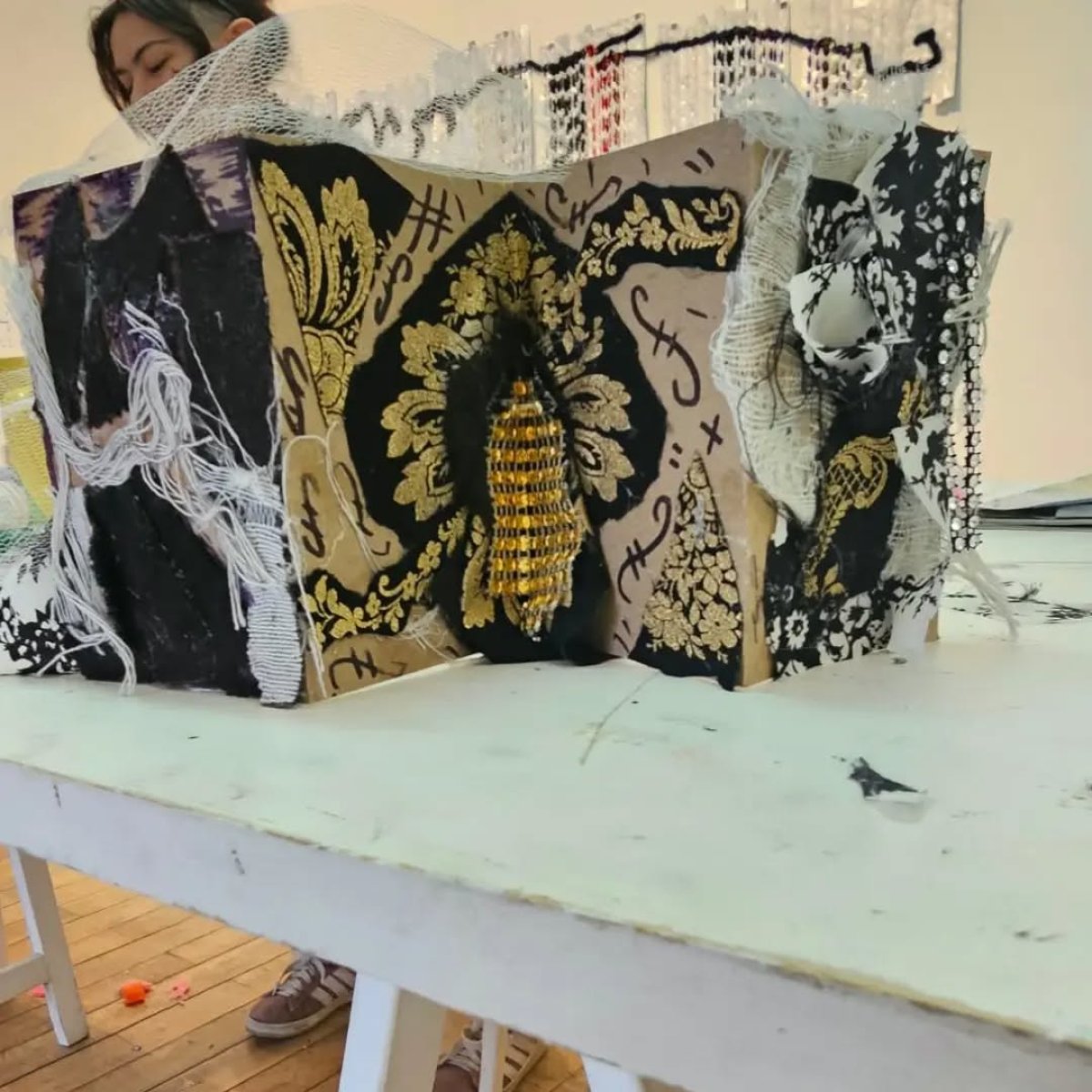 El CPE llevó adelante el Taller de Libro de Artista Textil en el MAEM