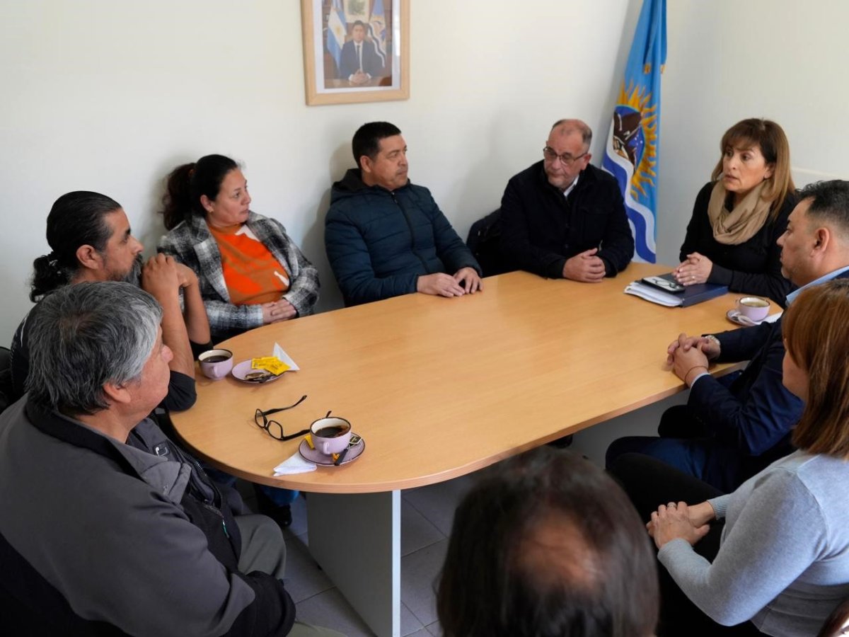 Educación y Lotería se reúnen con cooperadoras en Caleta Olivia