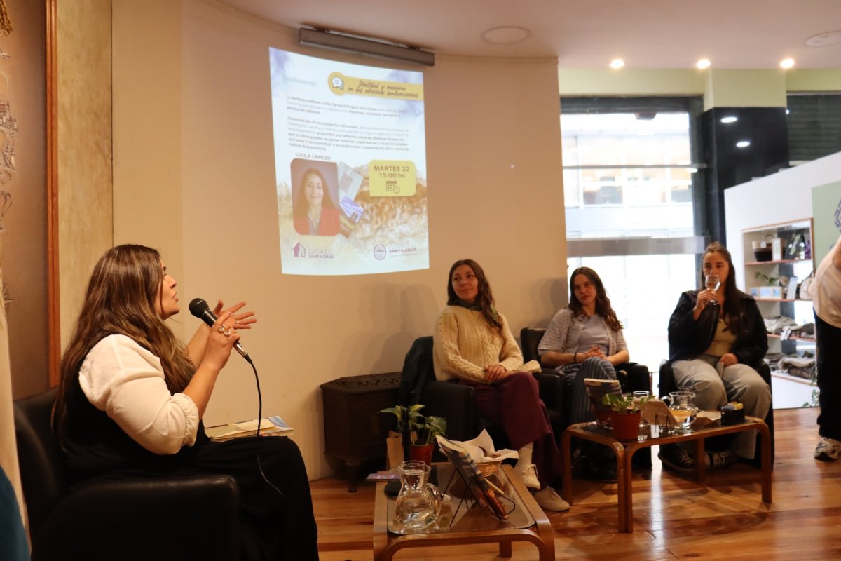 Lucila Carrizo presentó sus obras en la Casa de Santa Cruz