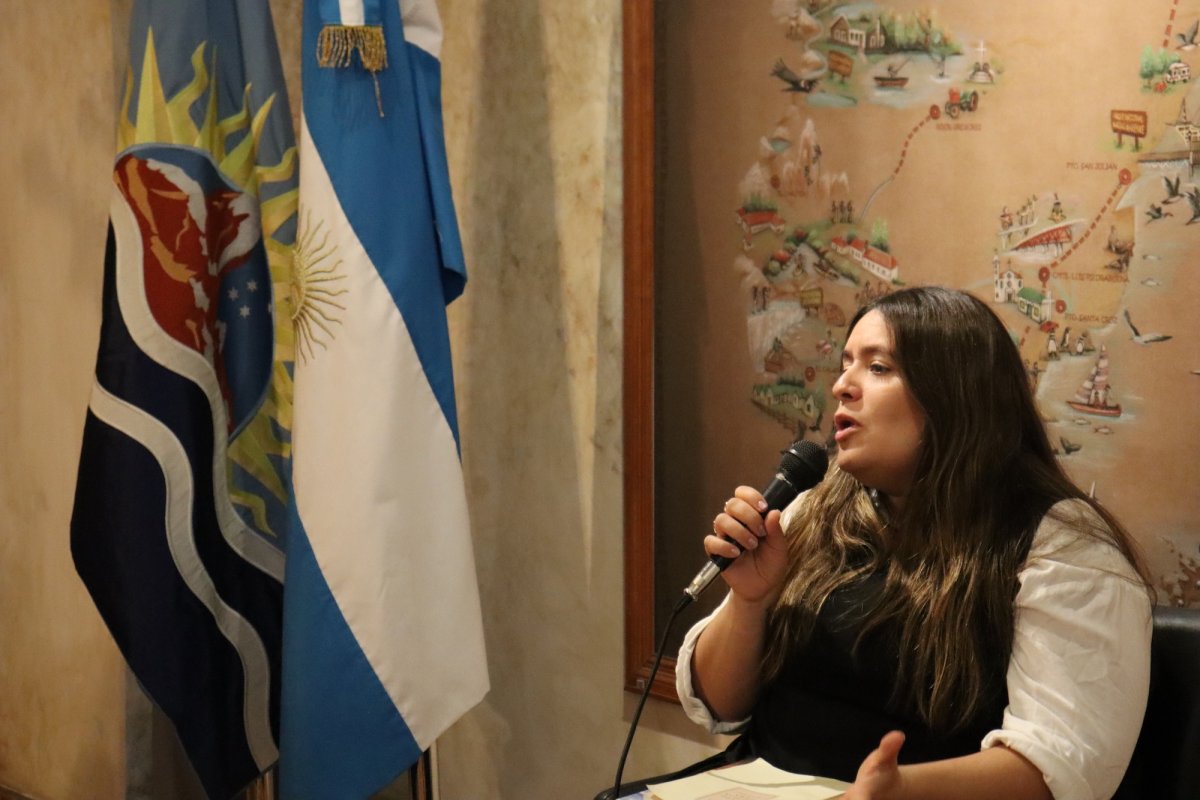 Lucila Carrizo presentó sus obras en la Casa de Santa Cruz