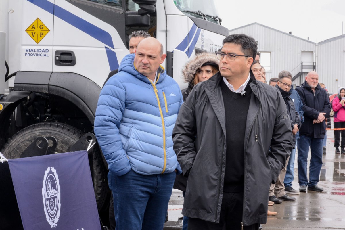 Inversión histórica en Vialidad Provincial: llegan nuevos camiones y maquinaria pesada