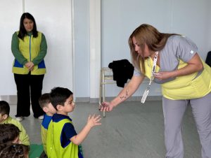 El Jardín Cumelén visitó el Hospital Modular para afianzar saberes sobre el cuidado de la salud