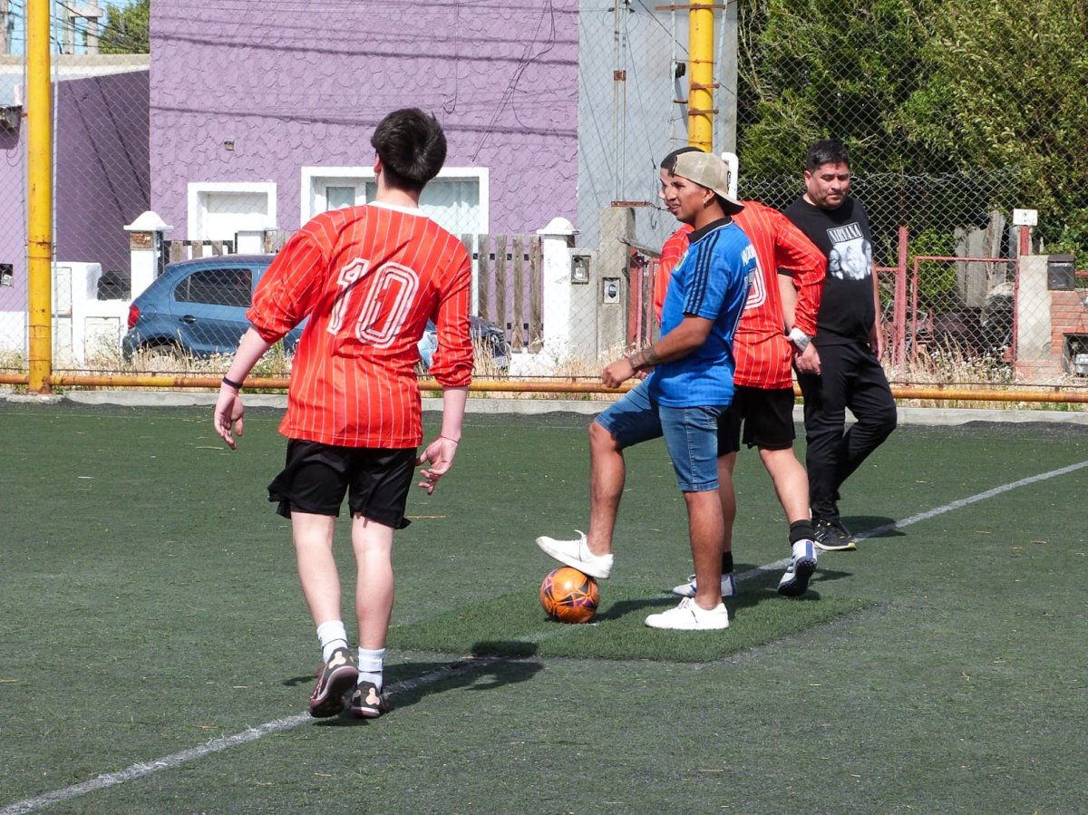 La pelota ya rueda: jóvenes de Río Gallegos se preparan para el Torneo de Fútbol 5