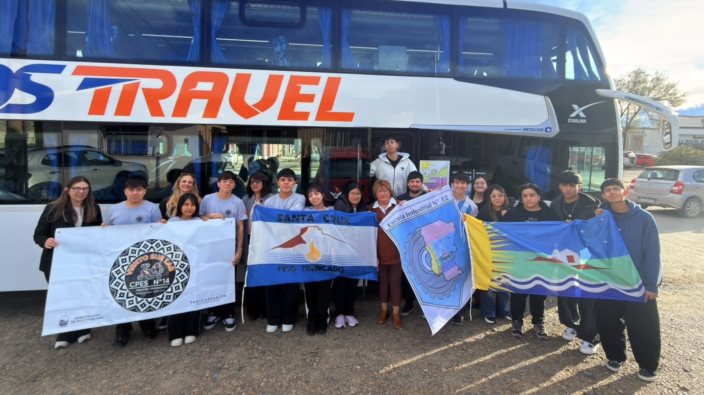 Alumnos y docentes de Santa Cruz en la Copa Robótica Educabot 2026, en Neuquén.