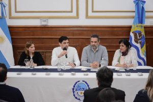 El Gobierno refuerza la producción familiar con 10.000 kits de semillas y nuevas experiencias de hidroponía