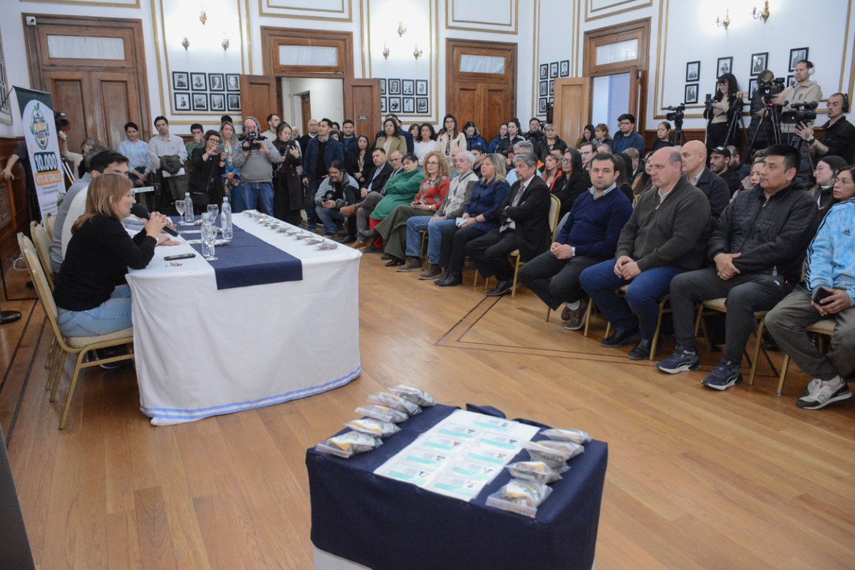 El Gobierno refuerza la producción familiar con 10.000 kits de semillas y nuevas experiencias de hidroponía