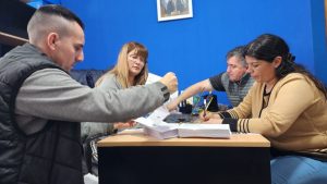 Continúa la entrega de nuevos plásticos de la Tarjeta Social en zona norte