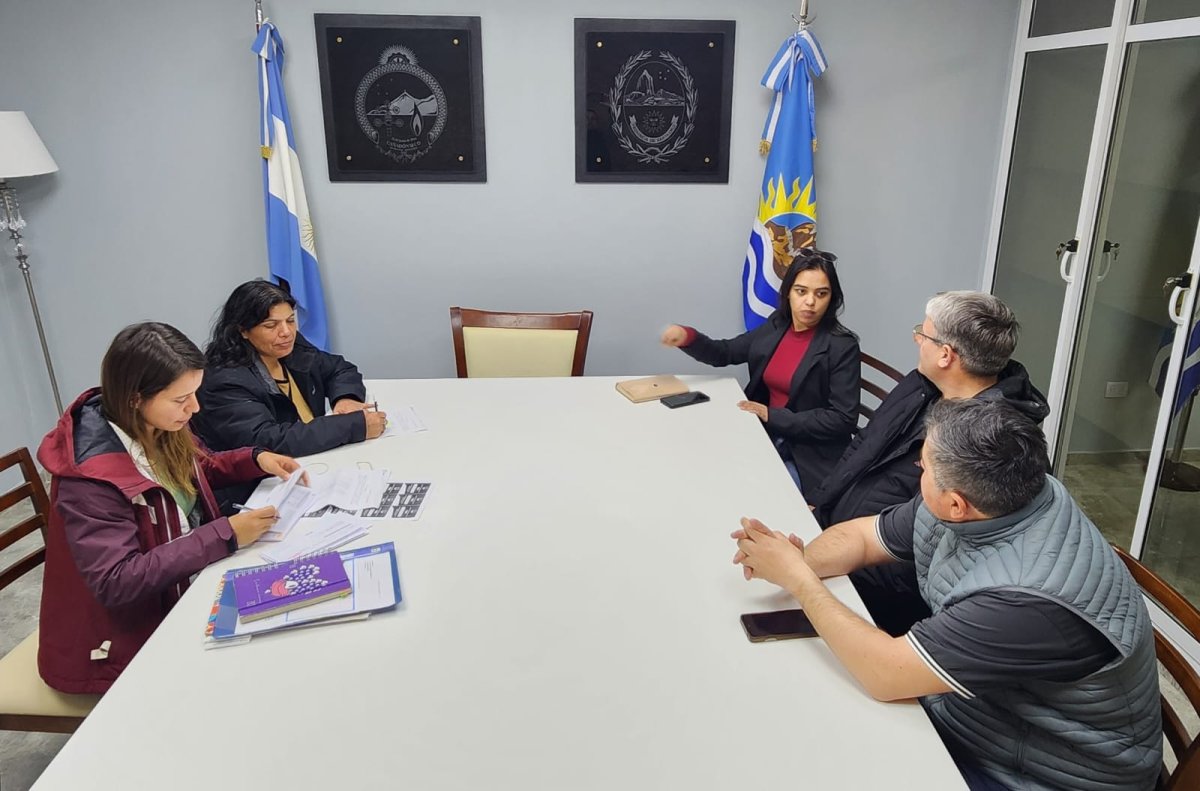 Continúa la entrega de nuevos plásticos de la Tarjeta Social en zona norte