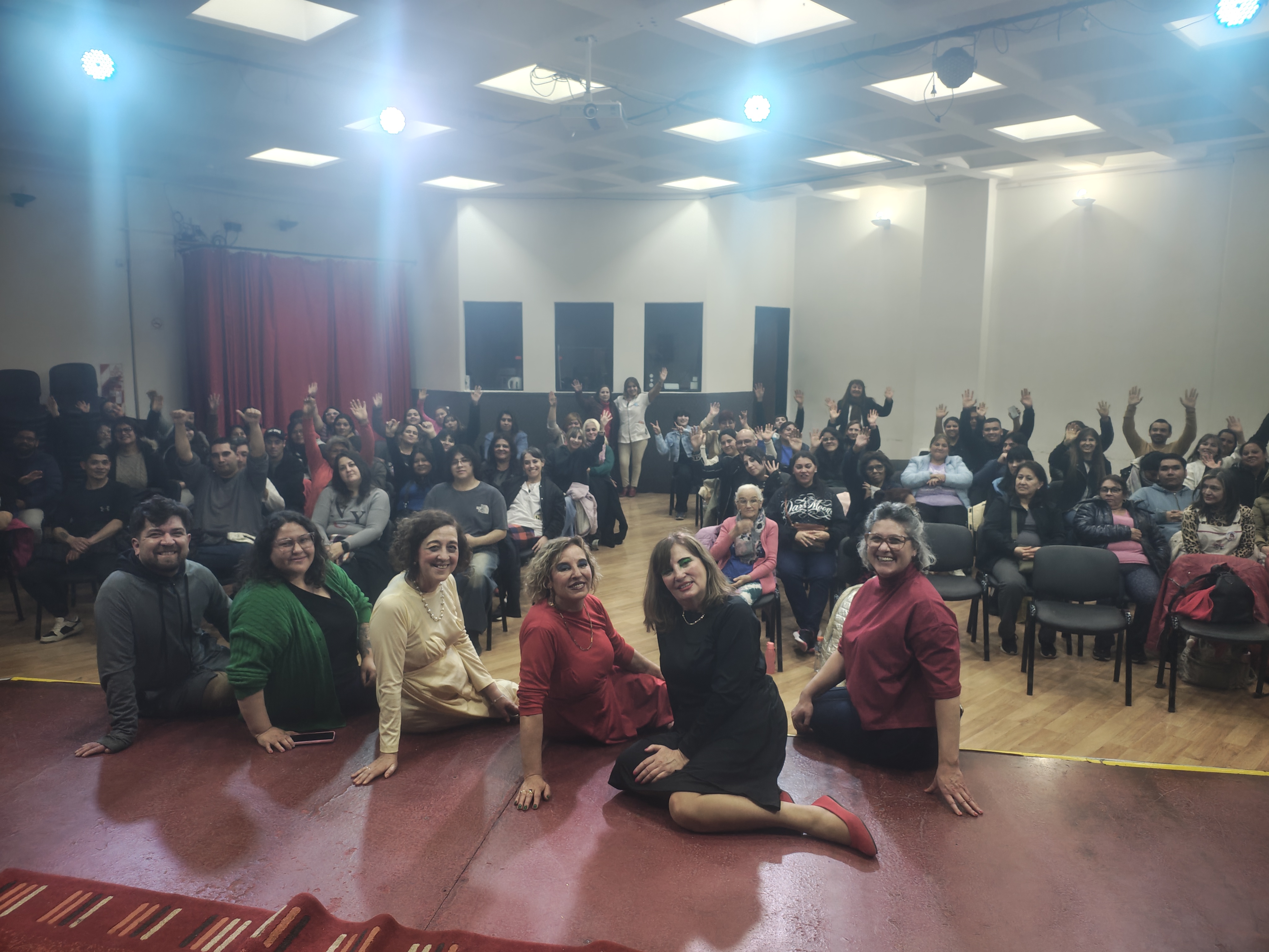 Estudiantes de la Modalidad de Educación de Jóvenes y Adultos en la función de la obra “La Prudencia”