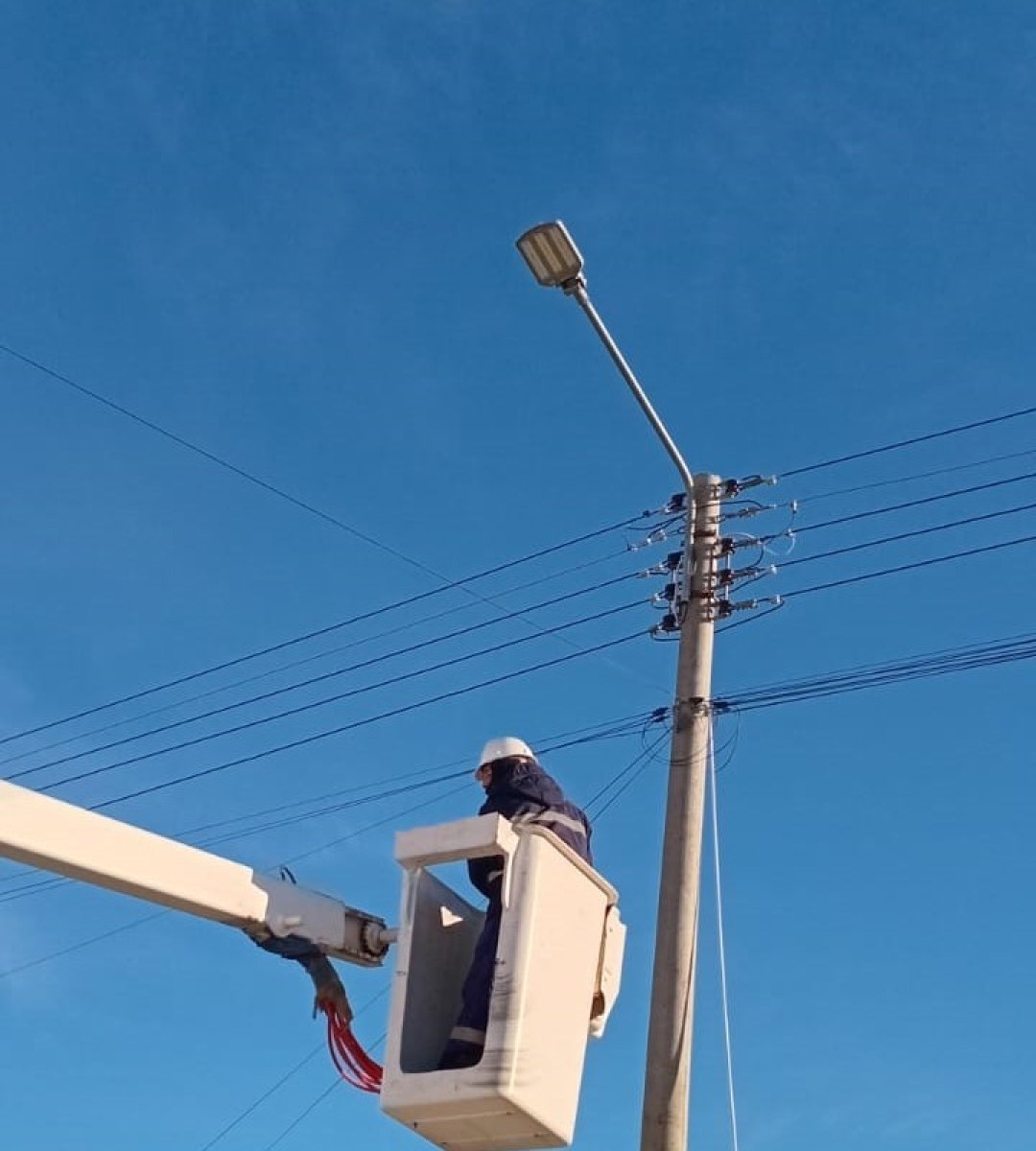 Servicios Públicos avanza con obras de alumbrado público