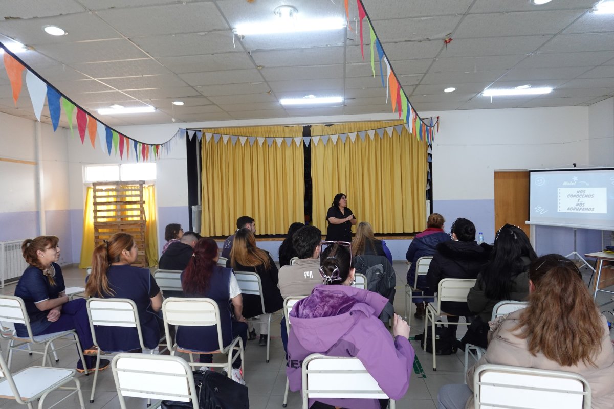 Llevan adelante charla de sensibilización sobre personas sordas e hipoacúsicas en Río Gallegos