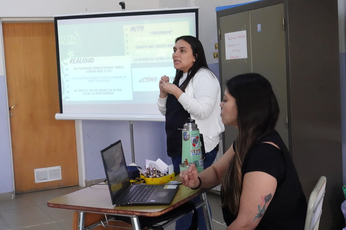 Llevan adelante charla de sensibilización sobre personas sordas e hipoacúsicas en Río Gallegos