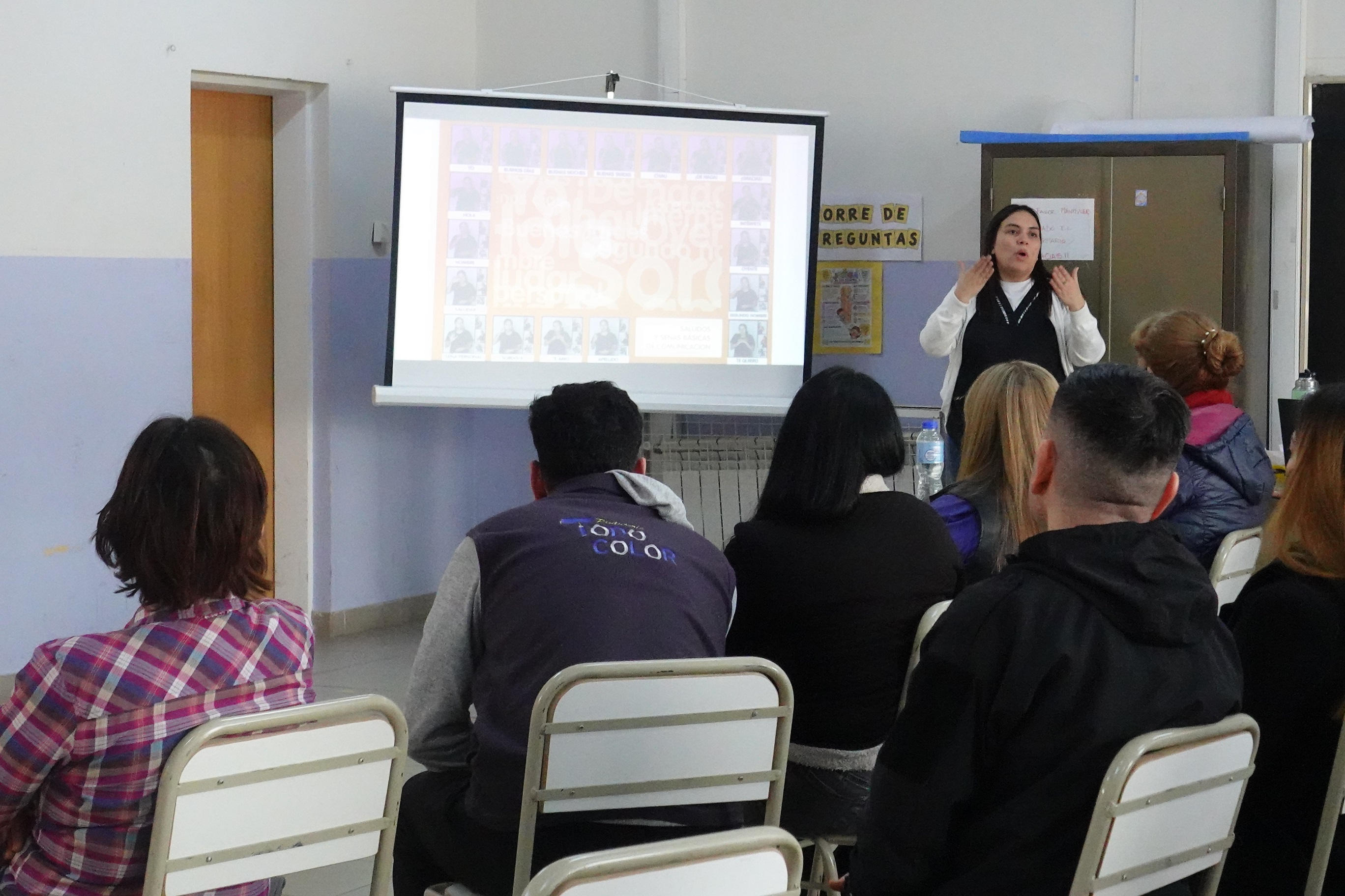 Llevan adelante charla de sensibilización sobre personas sordas e hipoacúsicas en Río Gallegos