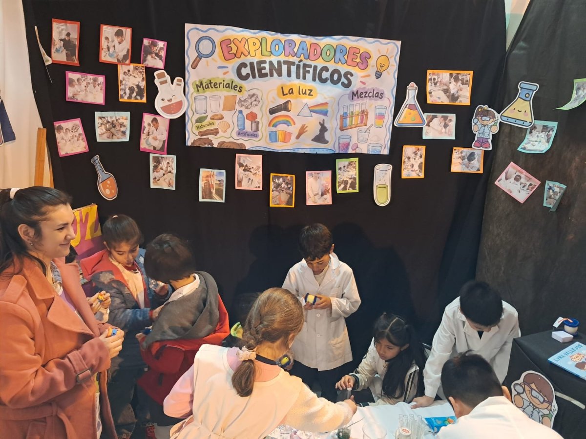 Muestra del proyecto “Pequeños Científicos " del Jardín de Infantes Nº 48, de 28 de Noviembre.